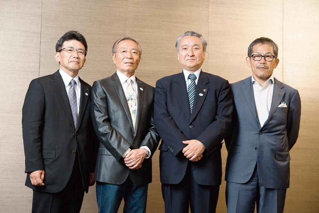 Photo taken during the discussion: From left, Shigetomo Takagi of PACIFIC CONSULTANTS, photographer Shinpei Asai, Kamaishi Mayor Takenori Noda, Tomoyuki SHIGENAGA of PACIFIC CONSULTANTS.