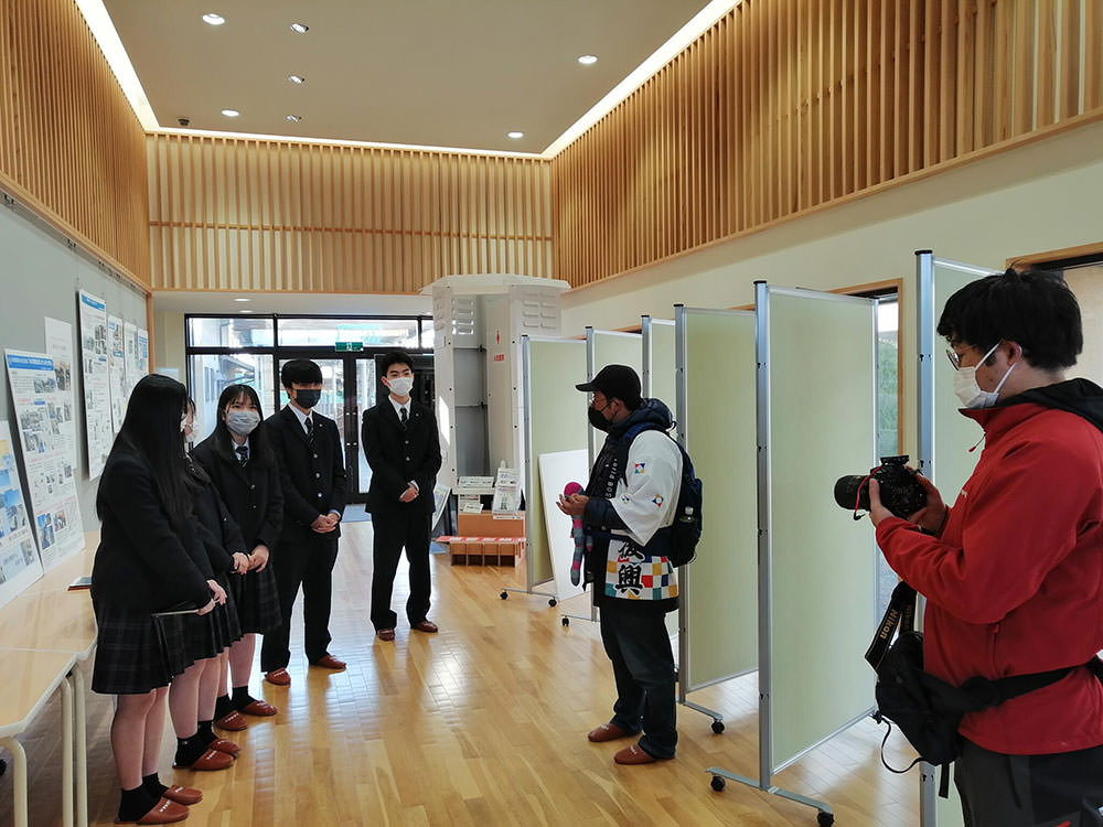 Photo: Scene from a hearing at Tagajo High School in Miyagi Prefecture.