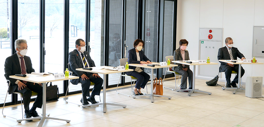 Photo: Scene from the roundtable discussion